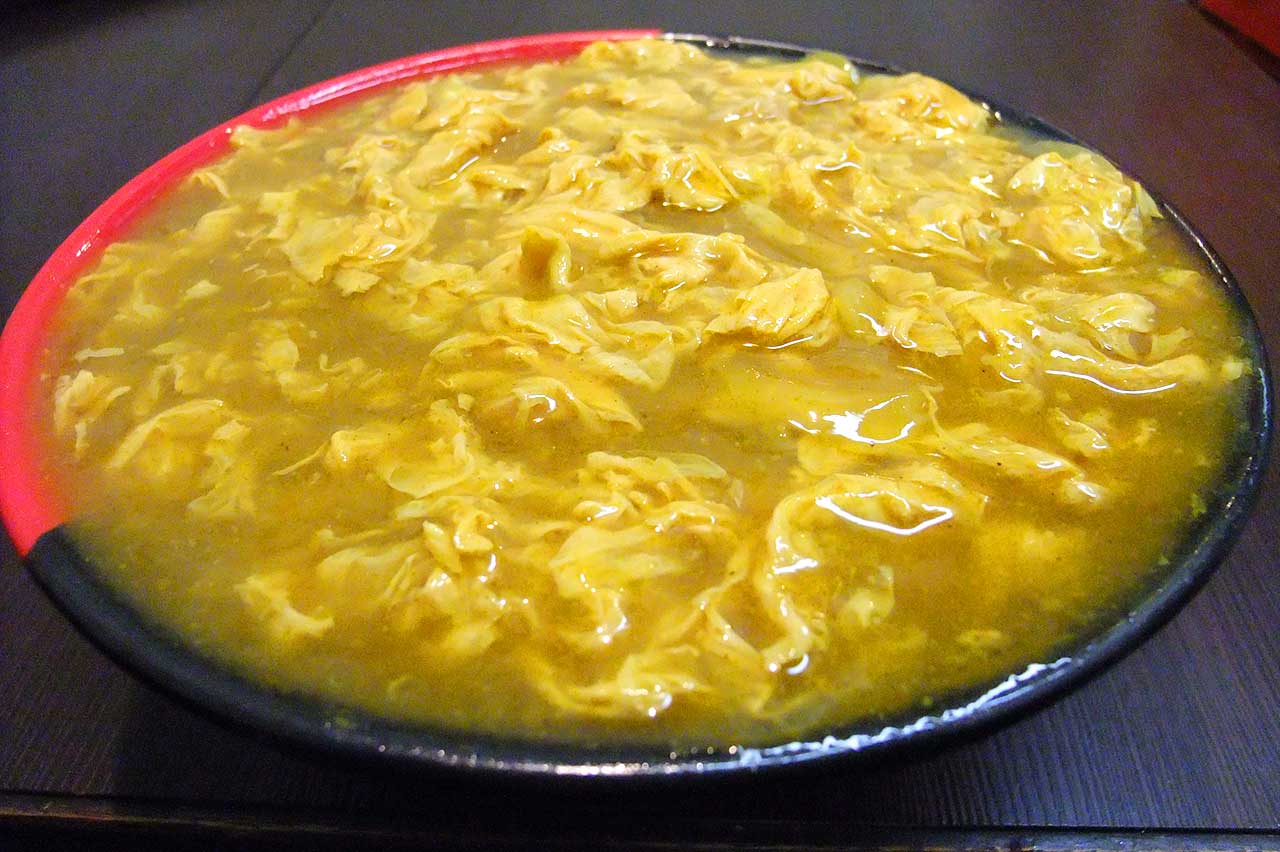 雞蛋咖喱烏冬(鶏卵カレーうどん)(914円)