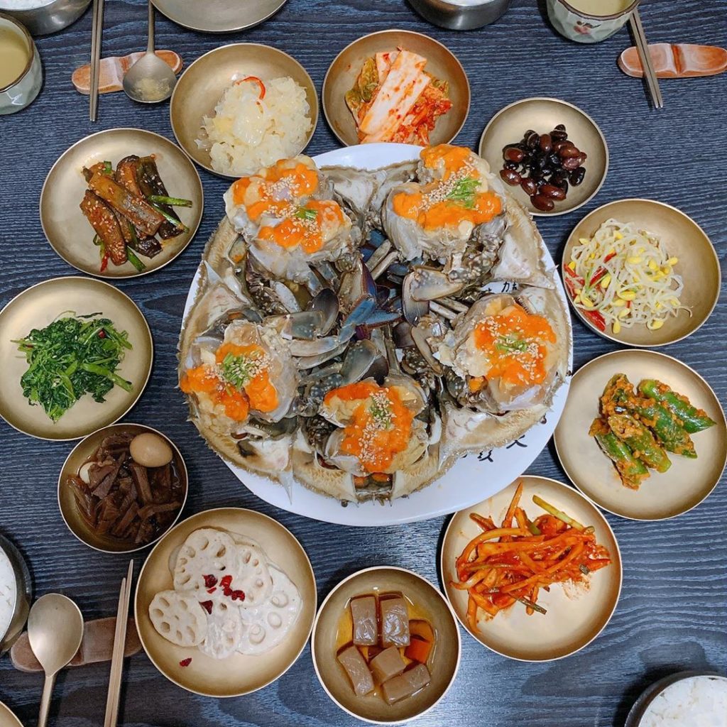 首爾必食美食醬油蟹米其林一星名店「大瓦房」位於三清洞，肉質鮮甜多膏
