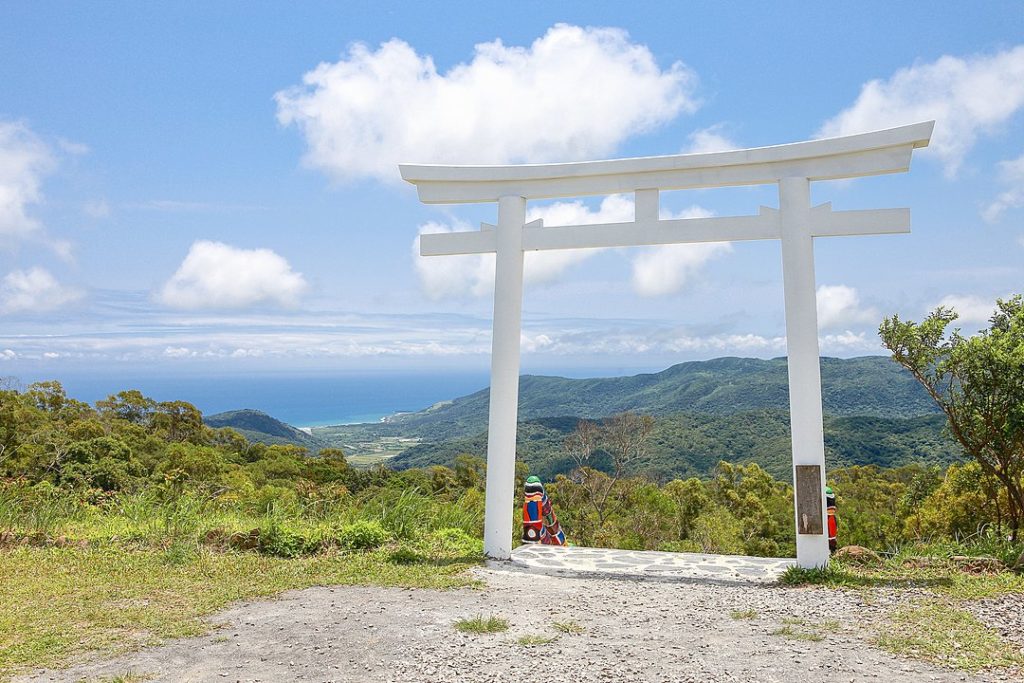 高士神社白色島居
屏東打卡景點 屏東網紅景點 
屏東景點 屏東旅遊 屏東自由行 屏東觀光 霧台秘境 枯水期 雲豹之湯 屏東秘境