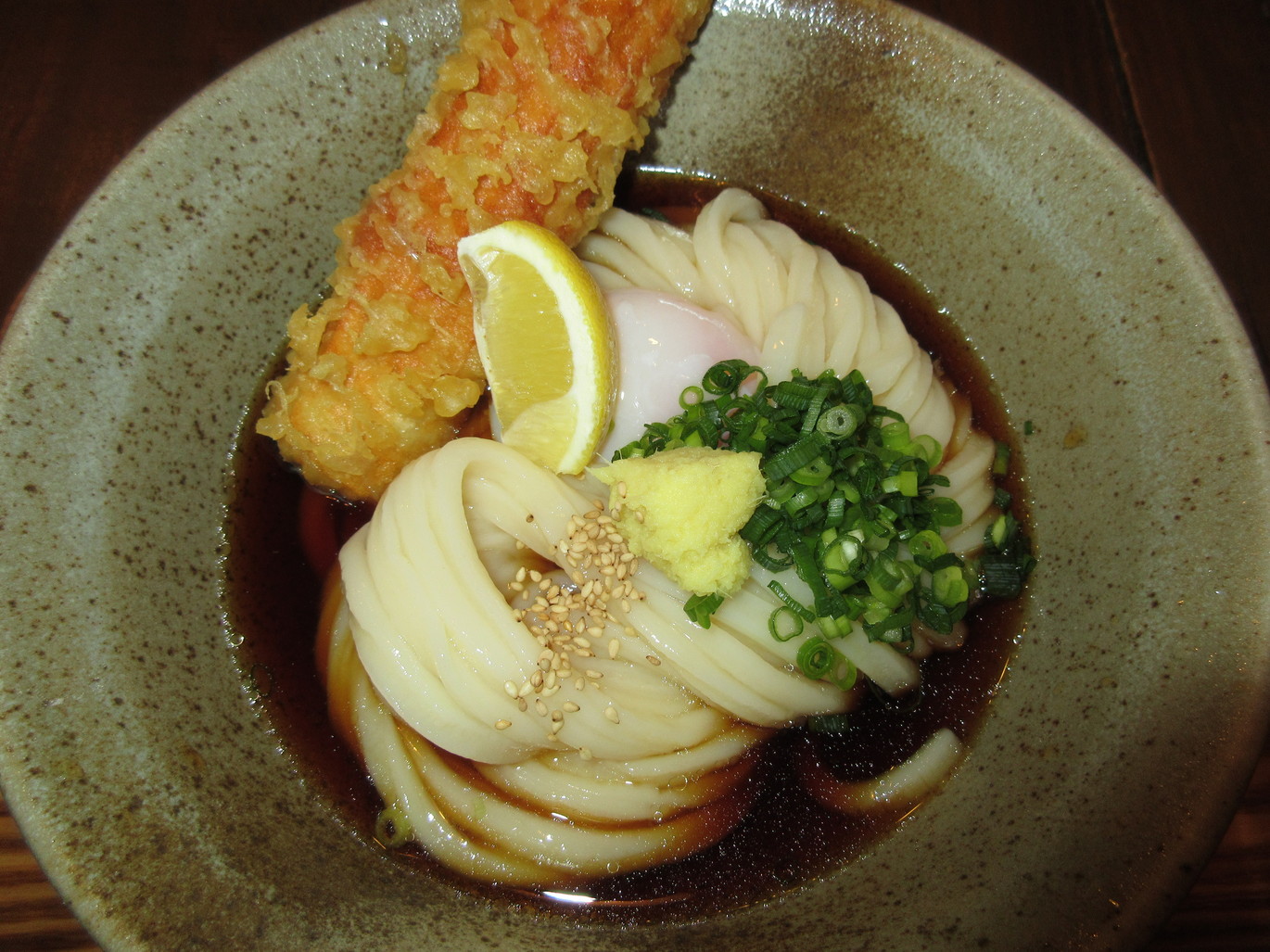 鯛魚竹輪天婦羅+溫泉蛋烏冬(鯛ちくわ天と温泉玉子のぶっかけうどん)(800円)