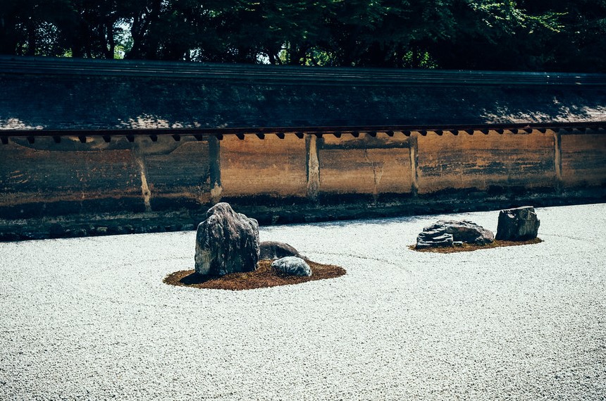 龍安寺 Ryoan-ji 石造凈水盤 應仁之亂 枯山水庭園 西源院 龍安寺櫻花 櫻花 楓葉 紅葉 龍安寺冬天 龍安寺時間 龍安寺歷史 龍安寺英文 龍安寺金閣寺 日本世界遺産龍安寺 龍安寺紅葉 龍安寺石庭枯山水